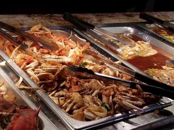 Crab and seafood dishes on the hot bar
