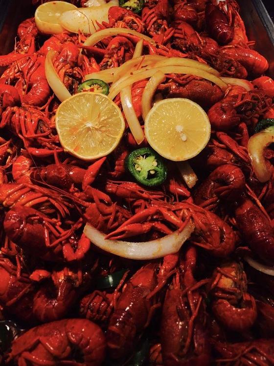 Boiled crawfish with lemon, onions and jalapeños